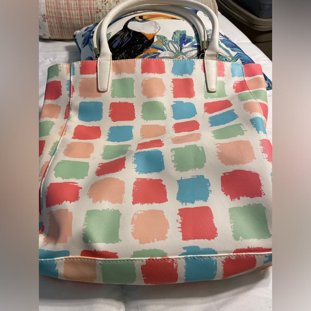 Elizabeth Arden Spring Collection 2 piece Tote Bag and Makeup Clutch. EUC